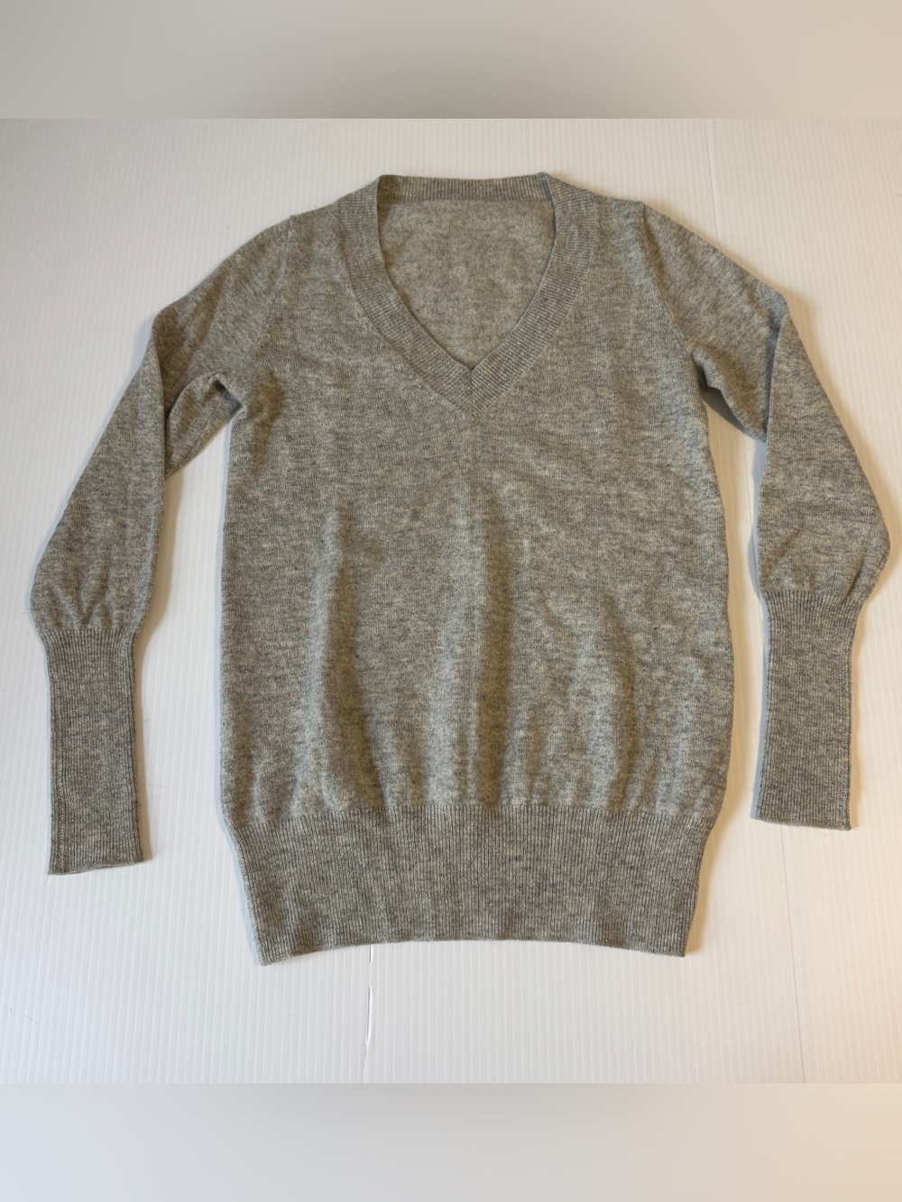 J.Crew 100% Cashmere Gray V Neck Sweater Preppy Quiet Luxury Old Money XS